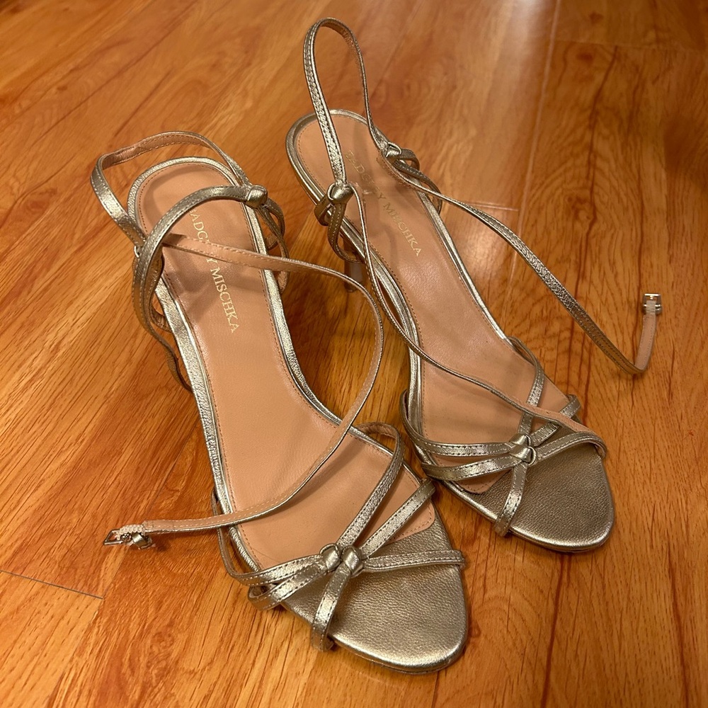 Badgley Mischka 4 inch Heels in Champagne or Taupe Size 10